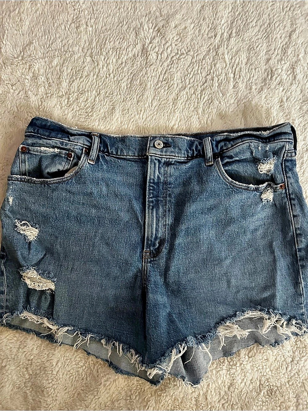 Abercrombie & Fitch The 4" Mom Short High Rise Distressed Denim Jean Shorts Size